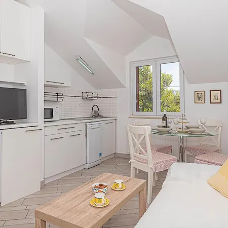 Gorgeous In * Brodarica (Sibenik-Knin)